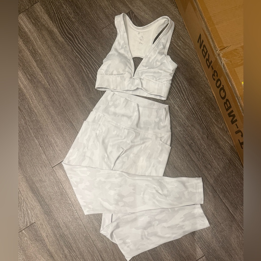 White camo set